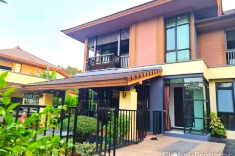 Casa de 3 dormitorios en Pattaya, Tailandia № 81890 - foto 14