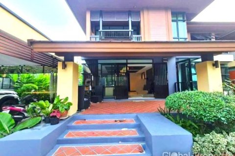 Casa de 3 dormitorios en Pattaya, Tailandia № 81890 - foto 16