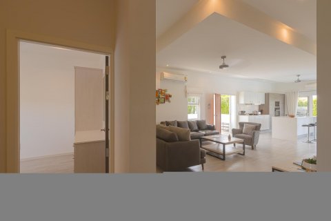 Casa de 5 dormitorios en Hua Hin, Tailandia № 125474 - foto 2