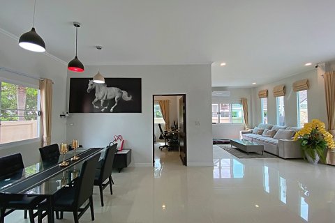 Casa de 4 dormitorios en Hua Hin, Tailandia № 125239 - foto 12