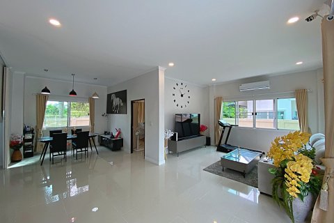 Casa de 4 dormitorios en Hua Hin, Tailandia № 125239 - foto 6
