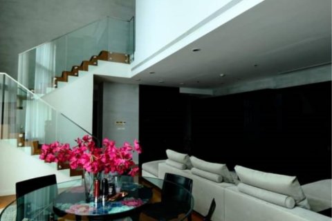 Condominio de 3 dormitorios en Khlong Toei, Bangkok, Tailandia № 123631 - foto 2