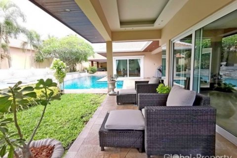 Casa de 4 dormitorios en Pattaya, Tailandia № 132292 - foto 17