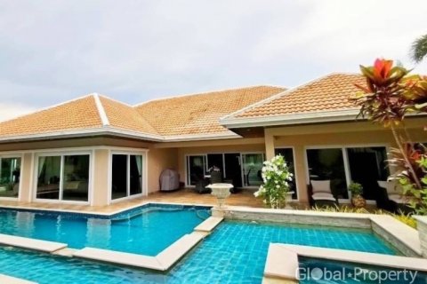 Casa de 4 dormitorios en Pattaya, Tailandia № 132292