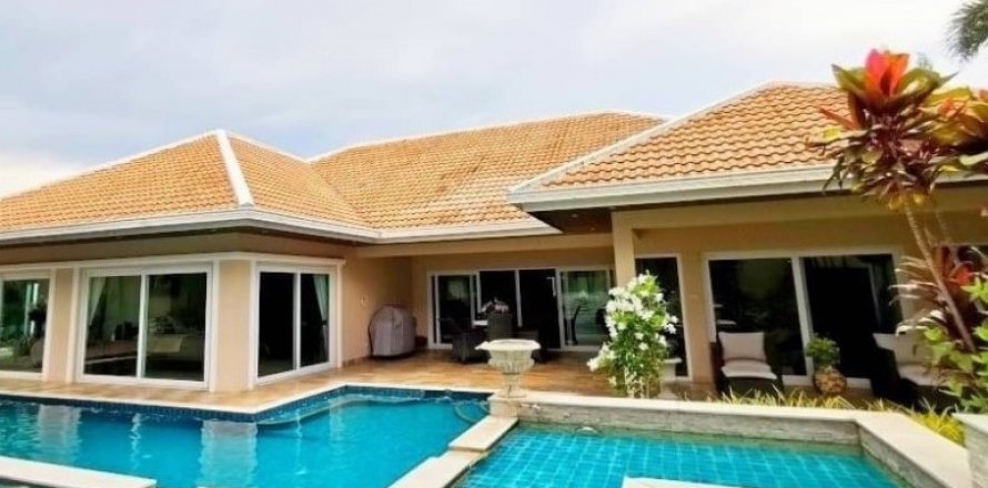Casa de 4 dormitorios en Pattaya, Tailandia № 132292
