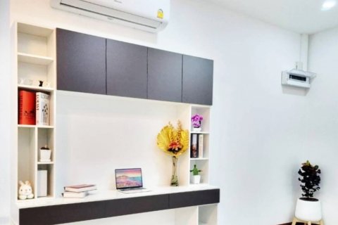 Casa de 4 dormitorios en Pattaya, Tailandia № 132286 - foto 7