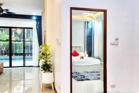Casa de 4 dormitorios en Pattaya, Tailandia № 132286 - foto 10