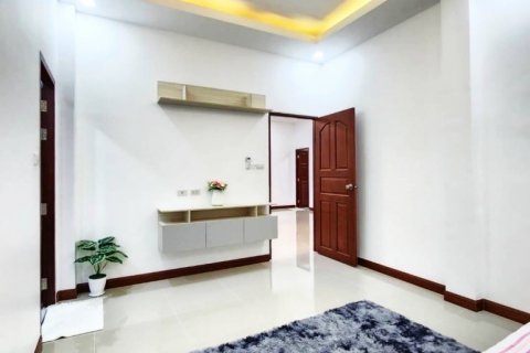 Casa de 4 dormitorios en Pattaya, Tailandia № 132286 - foto 14