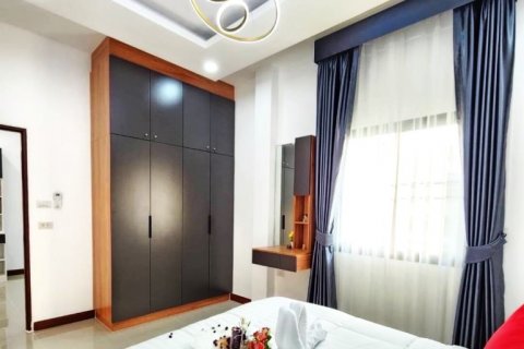 Casa de 4 dormitorios en Pattaya, Tailandia № 132286 - foto 12