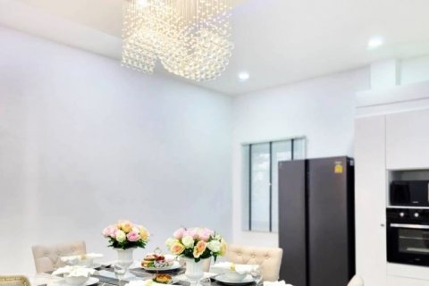 Casa de 4 dormitorios en Pattaya, Tailandia № 132286 - foto 18