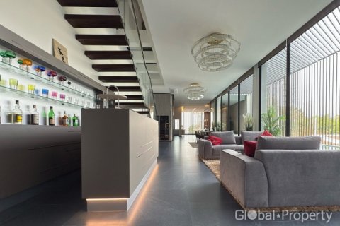 Casa de 6 dormitorios en Pattaya, Tailandia № 132287 - foto 8
