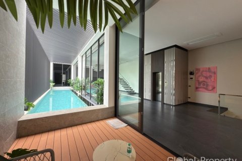 Casa de 6 dormitorios en Pattaya, Tailandia № 132287 - foto 5
