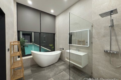 Casa de 6 dormitorios en Pattaya, Tailandia № 132287 - foto 18