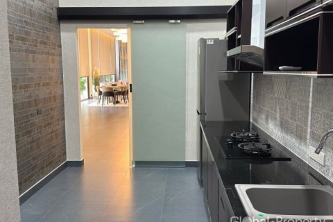 Casa de 6 dormitorios en Pattaya, Tailandia № 132287 - foto 14