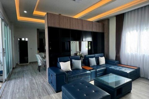 Casa de 5 dormitorios en Pattaya, Tailandia № 132290 - foto 3