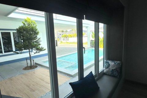 Casa de 5 dormitorios en Pattaya, Tailandia № 132290 - foto 6