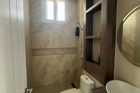 Casa de 5 dormitorios en Pattaya, Tailandia № 132290 - foto 11