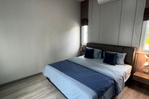 Casa de 5 dormitorios en Pattaya, Tailandia № 132290 - foto 10