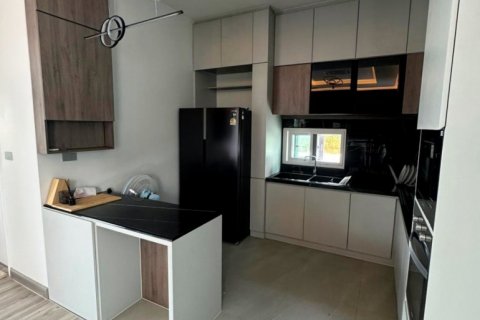 Casa de 5 dormitorios en Pattaya, Tailandia № 132290 - foto 5