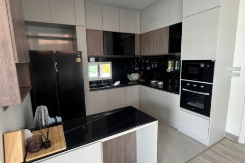 Casa de 5 dormitorios en Pattaya, Tailandia № 132290 - foto 4