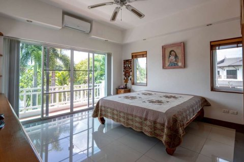 Chalet de 4 dormitorios en Chiang Mai, Tailandia № 121477 - foto 4