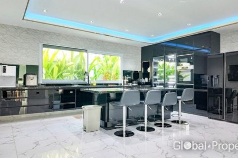 Casa de 4 dormitorios en Pattaya, Tailandia № 144490 - foto 8