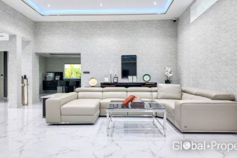 Casa de 4 dormitorios en Pattaya, Tailandia № 144490 - foto 6