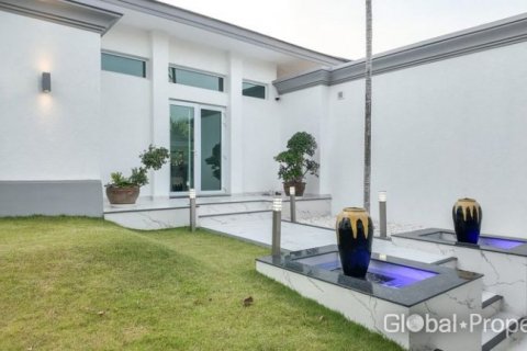 Casa de 4 dormitorios en Pattaya, Tailandia № 144490 - foto 5