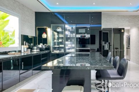 Casa de 4 dormitorios en Pattaya, Tailandia № 144490 - foto 9