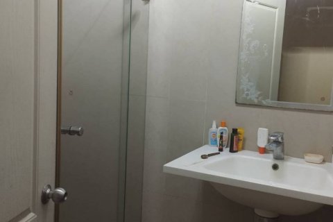 Condominio de 2 dormitorios en Khlong San, Bangkok, Tailandia № 144493 - foto 4