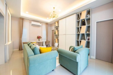 Chalet de 3 dormitorios en Pattaya, Tailandia № 144492 - foto 8