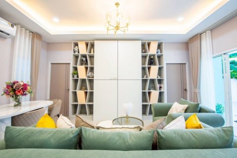 Chalet de 3 dormitorios en Pattaya, Tailandia № 144492 - foto 4