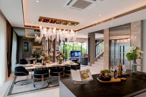 Casa de 5 dormitorios en Samut Prakan, Tailandia № 120500 - foto 10
