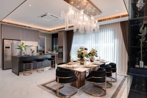 Casa de 5 dormitorios en Samut Prakan, Tailandia № 120500 - foto 6