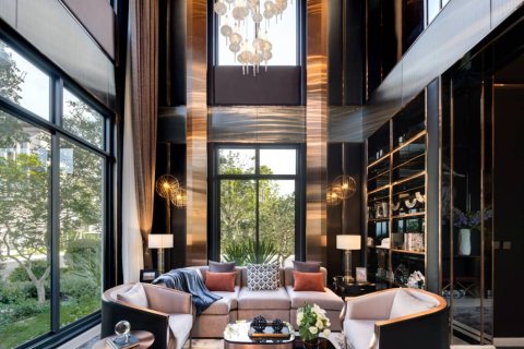 Casa de 5 dormitorios en Samut Prakan, Tailandia № 120500 - foto 2