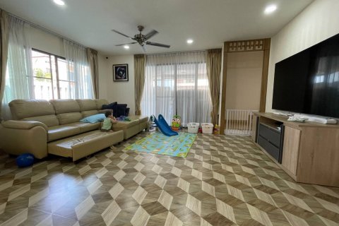 Casa de 4 dormitorios en Pattaya, Tailandia № 100030 - foto 18