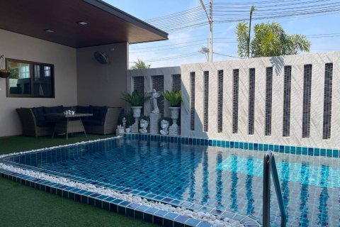 Casa de 4 dormitorios en Pattaya, Tailandia № 100030 - foto 13