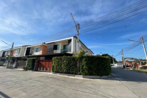 Casa de 4 dormitorios en Pattaya, Tailandia № 100030 - foto 3