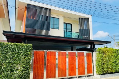 Casa de 4 dormitorios en Pattaya, Tailandia № 100030 - foto 4