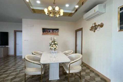 Casa de 4 dormitorios en Pattaya, Tailandia № 100030 - foto 17