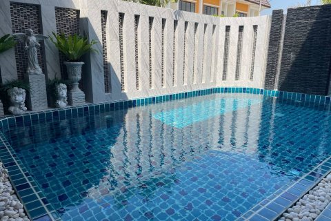 Casa de 4 dormitorios en Pattaya, Tailandia № 100030 - foto 15