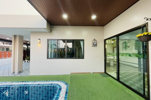 Casa de 4 dormitorios en Pattaya, Tailandia № 100030 - foto 11