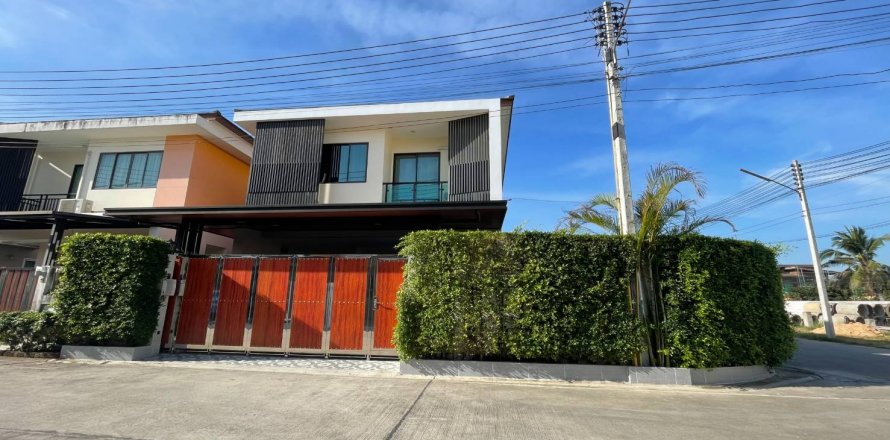 Casa de 4 dormitorios en Pattaya, Tailandia № 100030
