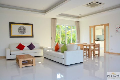 Casa de 3 dormitorios en Pattaya, Tailandia № 100026 - foto 3