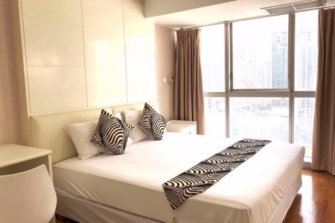 Condominio de 2 dormitorios en Khlong Toei, Bangkok, Tailandia № 101837 - foto 4
