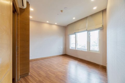 Condominio de 3 dormitorios en Khlong San, Bangkok, Tailandia № 101838 - foto 19