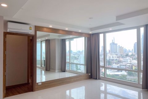 Condominio de 3 dormitorios en Khlong San, Bangkok, Tailandia № 101838 - foto 8