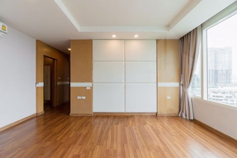 Condominio de 3 dormitorios en Khlong San, Bangkok, Tailandia № 101838 - foto 13
