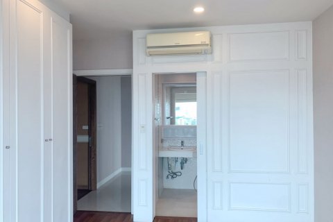 Condominio de 3 dormitorios en Khlong San, Bangkok, Tailandia № 101838 - foto 18