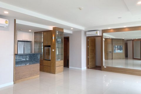 Condominio de 3 dormitorios en Khlong San, Bangkok, Tailandia № 101838 - foto 5